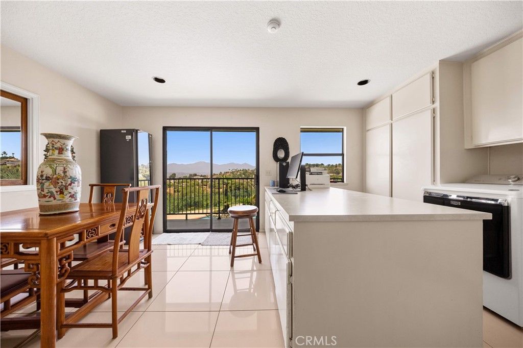 Dining room, Interior, Kitchen, Recessed Lighting