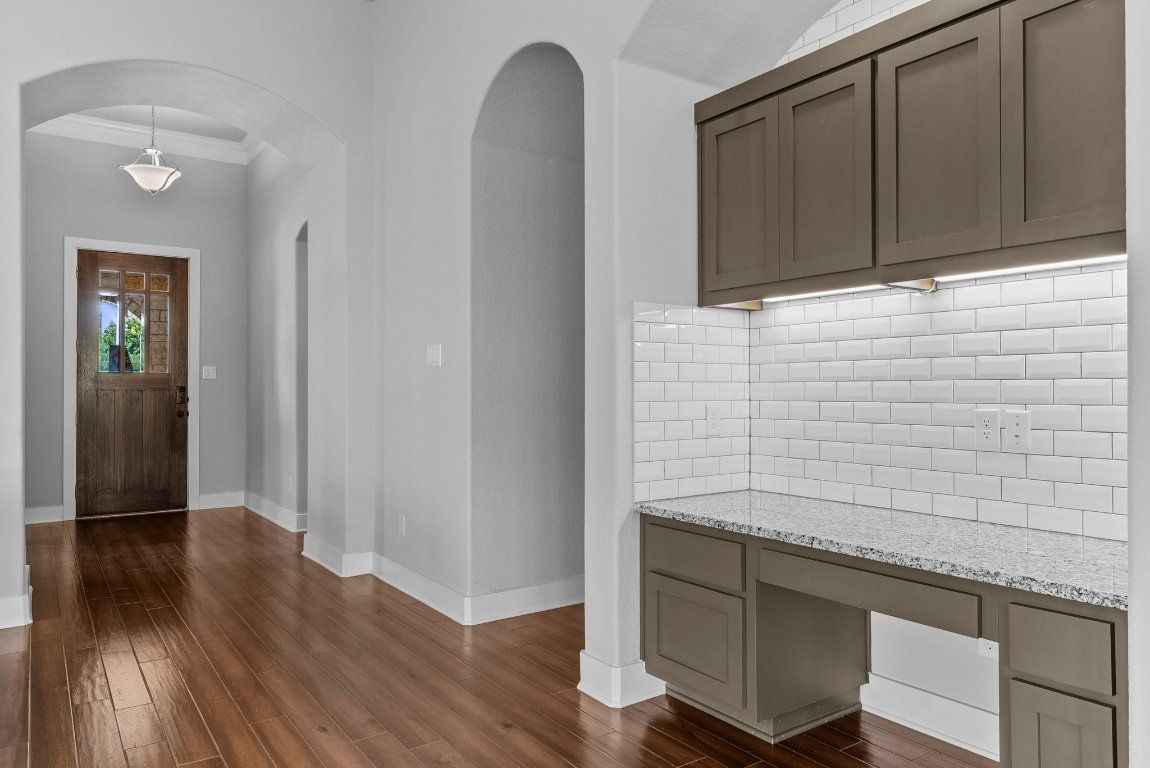 Interior, Pendant Lights, Wood Texture Flooring
