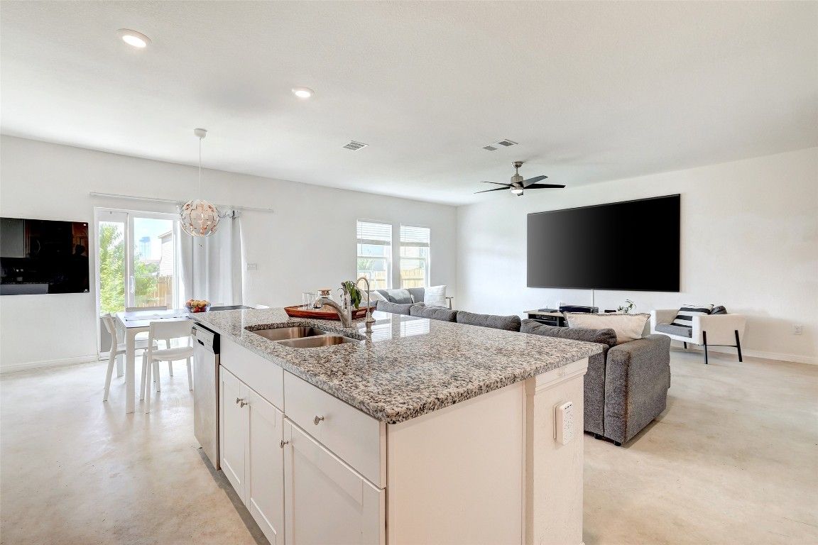 Dining room, Interior, Living room, Pendant Lights, Recessed Lighting