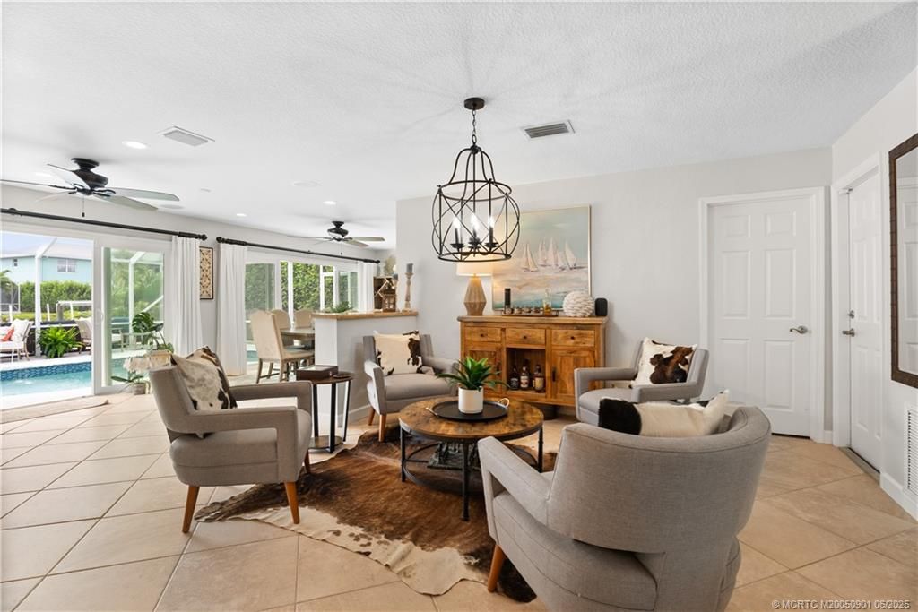 Interior, Living room, Pendant Lights, Recessed Lighting