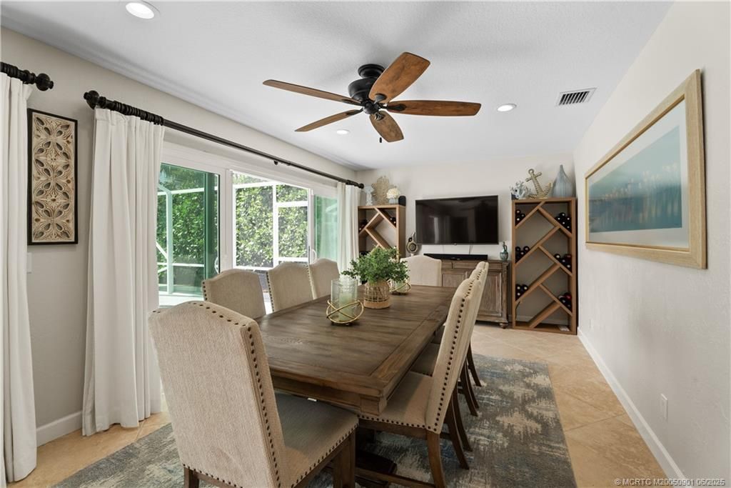 Dining room, Interior, Recessed Lighting