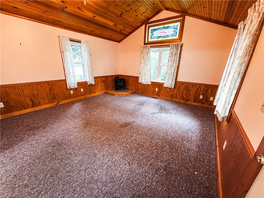 Empty room, Interior, Wooden Ceilings