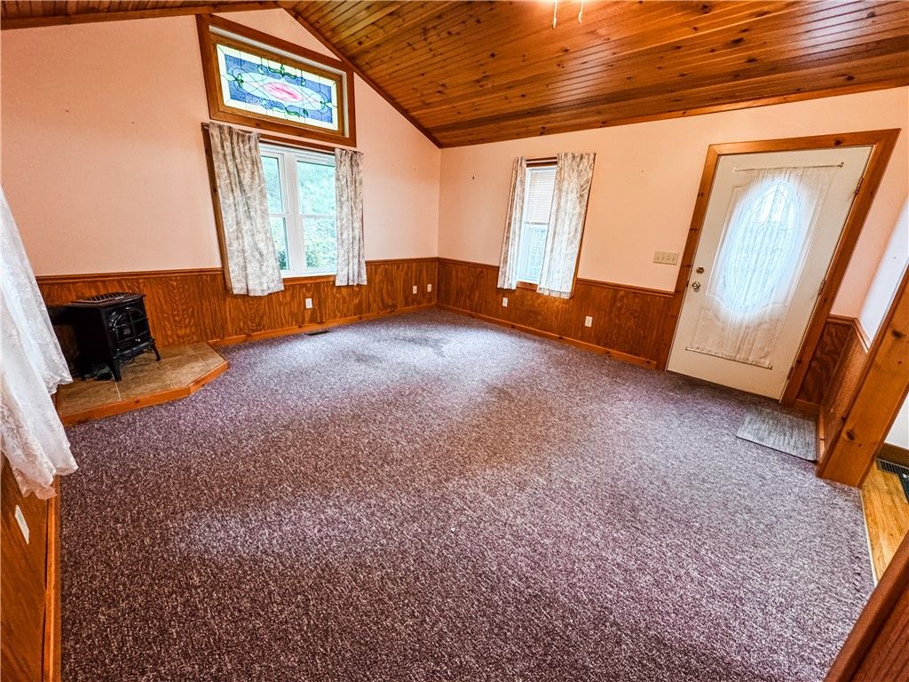 Empty room, Fireplace, Interior, Wooden Ceilings
