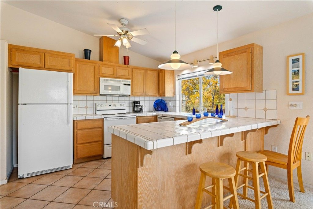 Interior, Kitchen, Pendant Lights, Tile Countertops