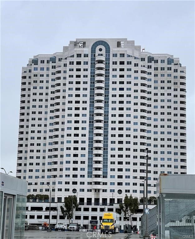 Exterior, Facade, Highrise