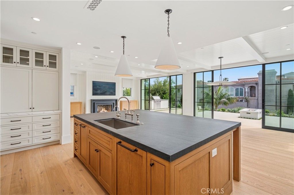 Fireplace, Interior, Kitchen, Pendant Lights, Recessed Lighting, Wood Texture Flooring