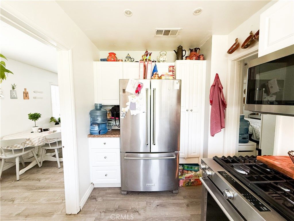 Dining room, Interior, Kitchen, Recessed Lighting, Stainless Steel Appliances, Wood Texture Flooring