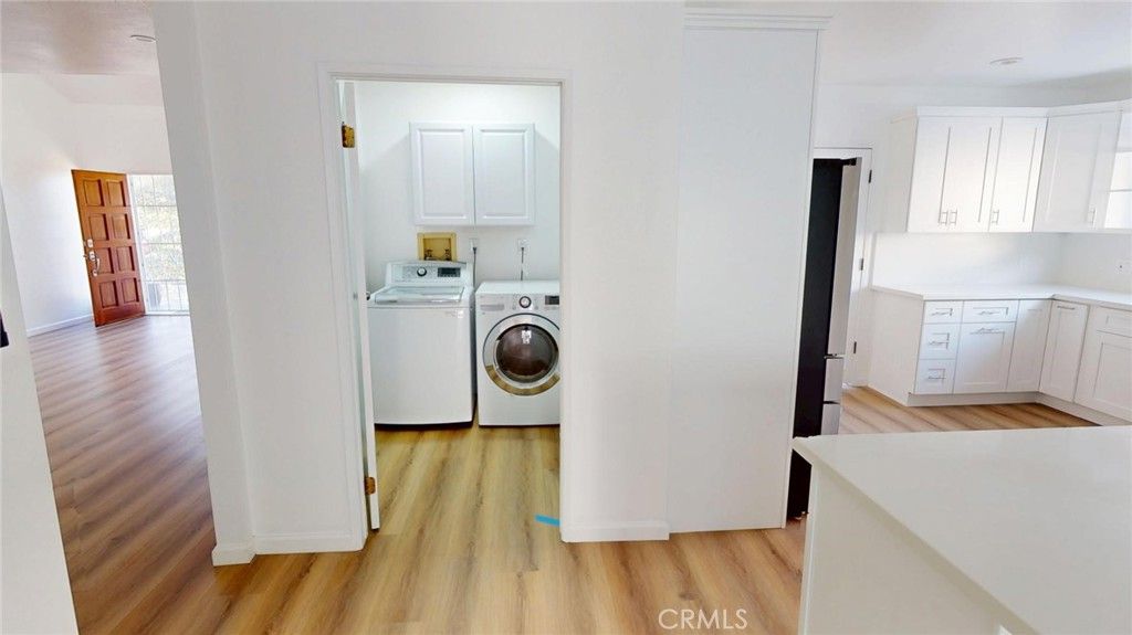 Interior, Utility Closets, Washer, Wood Texture Flooring