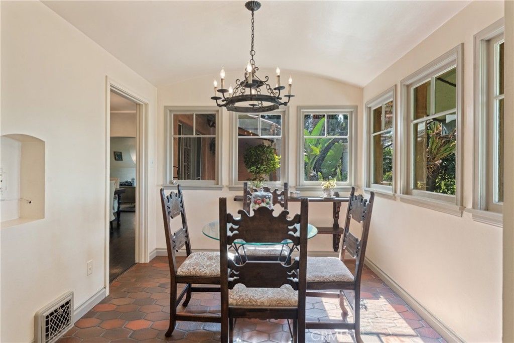 Chandelier, Dining room, Interior