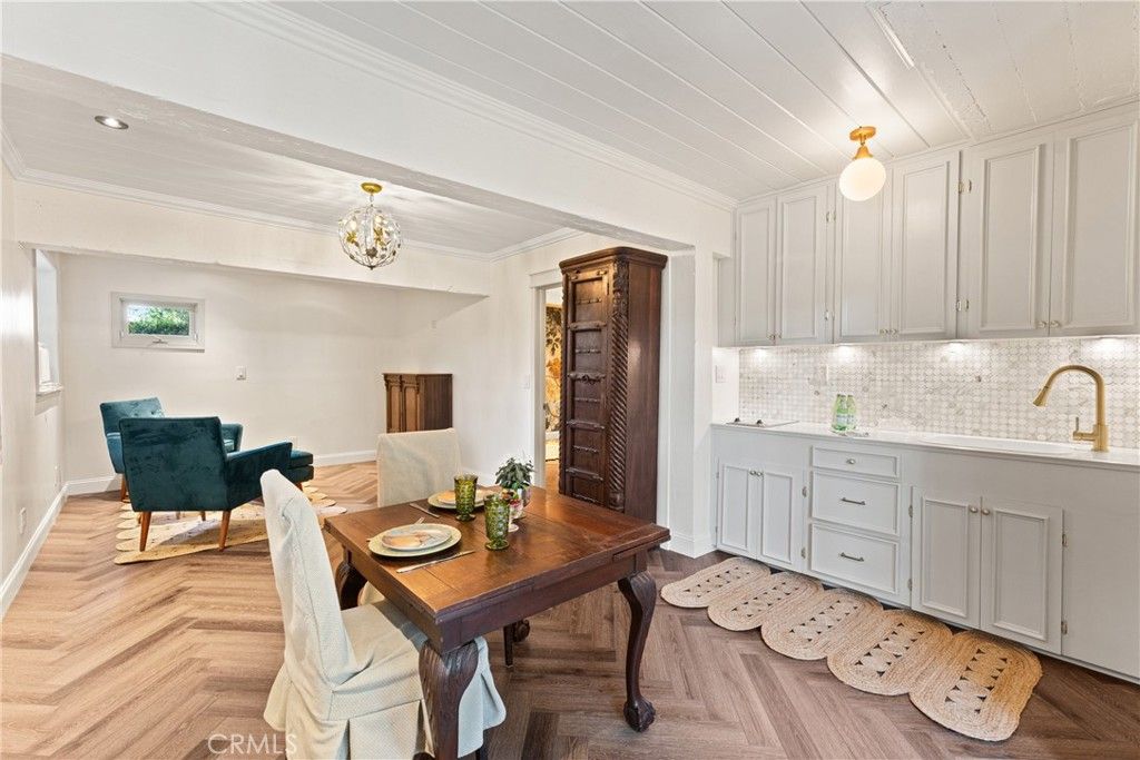 Chandelier, Dining room, Interior, Pendant Lights, Recessed Lighting, Wood Texture Flooring