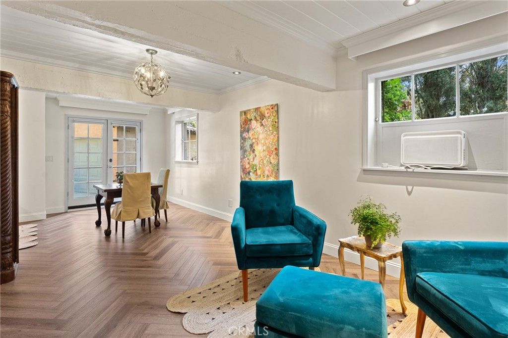 Chandelier, Dining room, Interior, Recessed Lighting, Wood Texture Flooring
