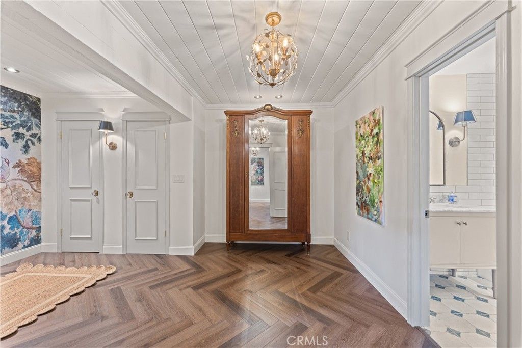 Chandelier, Interior, Recessed Lighting, Wood Texture Flooring