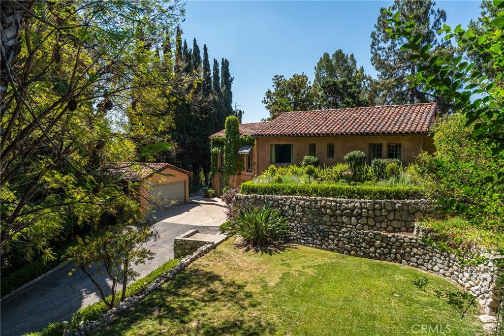 Backyard, Detached Garage, Exterior