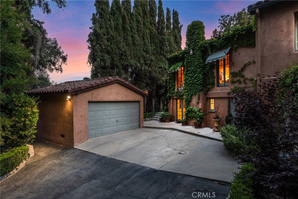 Detached Garage, Exterior