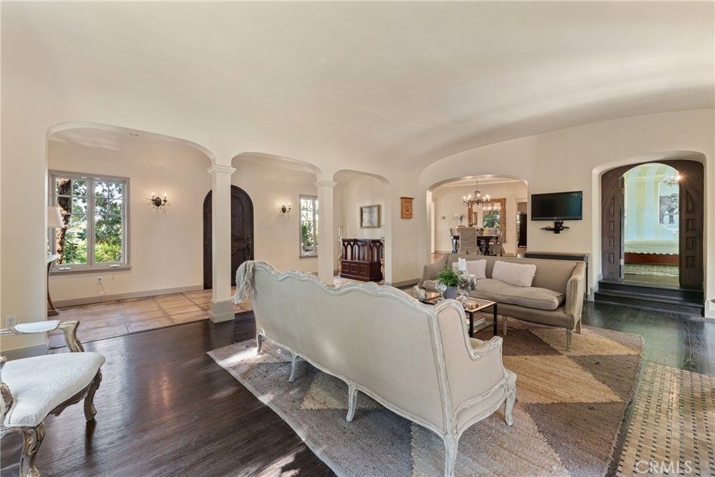 Chandelier, Dining room, Interior, Living room, Wood Texture Flooring