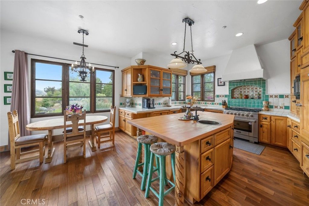 Dining room, Interior, Kitchen, Pendant Lights, Recessed Lighting, Wood Texture Flooring