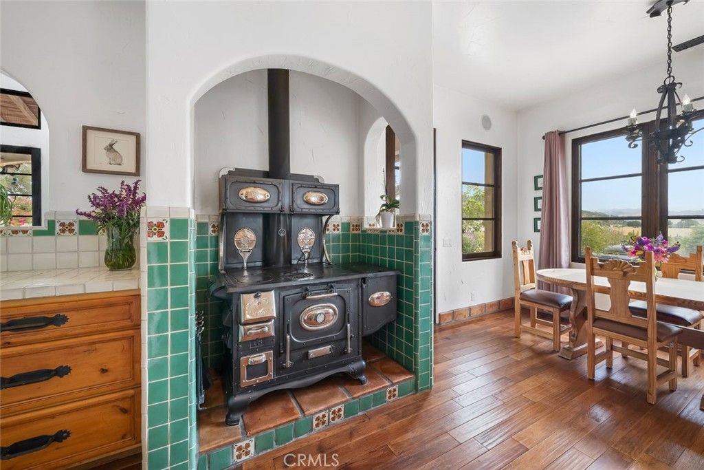 Dining room, Fireplace, Interior, Pendant Lights, Wood Texture Flooring