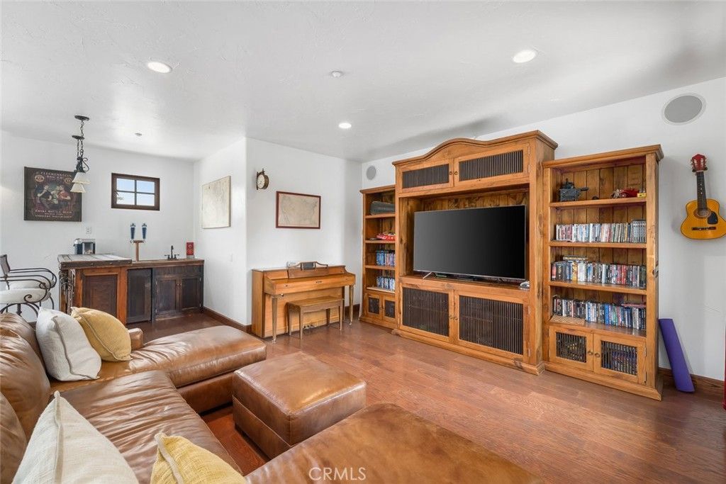 Interior, Living room, Piano, Recessed Lighting, Wood Texture Flooring