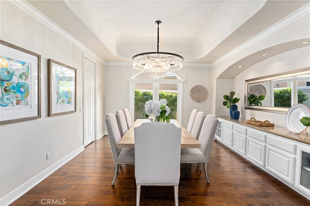 Chandelier, Dining room, Interior, Recessed Lighting, Wood Texture Flooring
