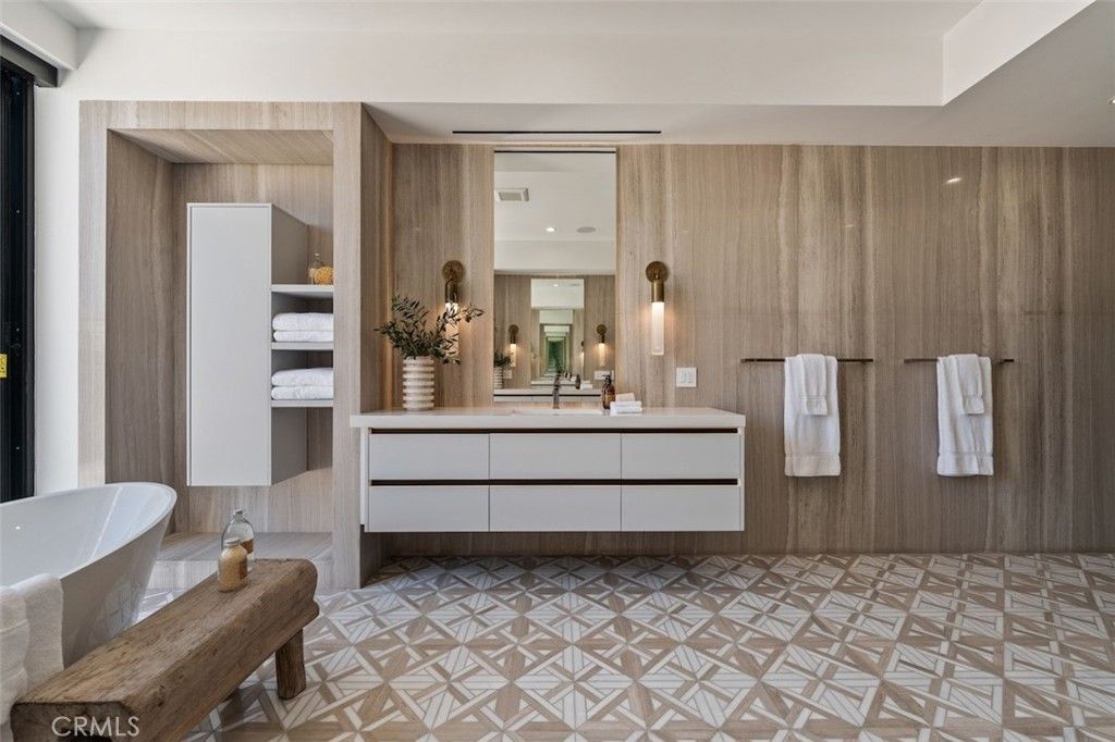 Bathroom, Dual Sink Vanities, Free Standing Baths, Interior