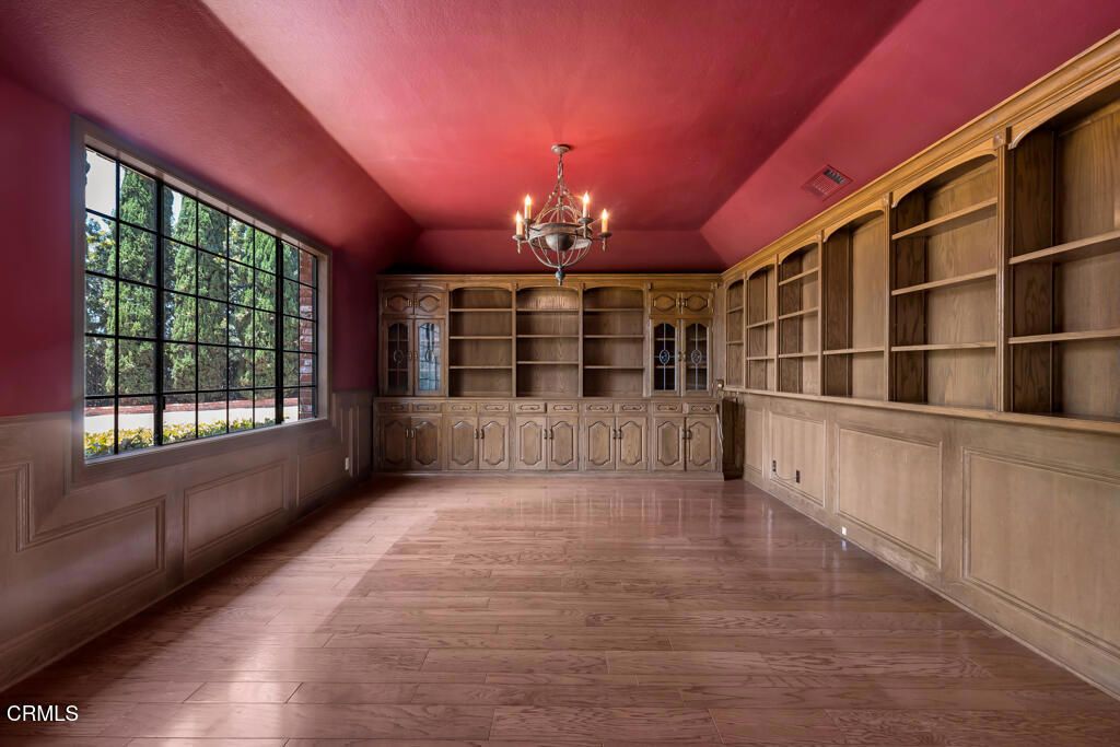 Chandelier, Empty room, Interior, Wood Texture Flooring