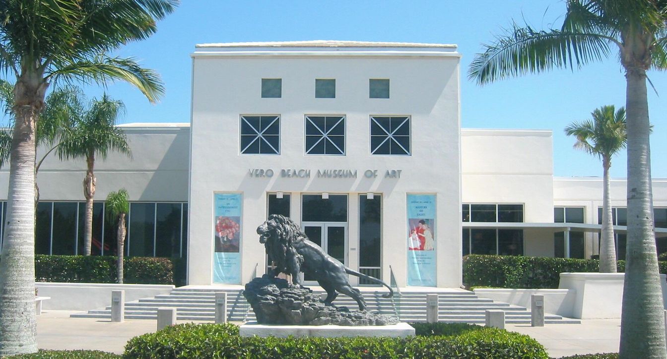 Exterior, Facade, Modern