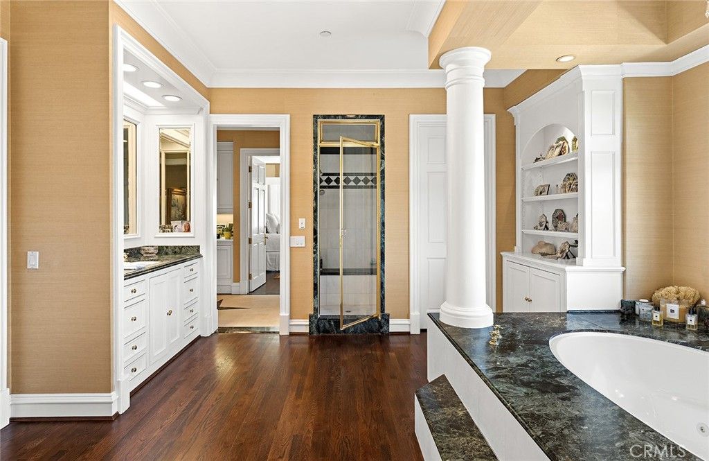 Bathroom, Interior, Recessed Lighting, Wood Texture Flooring