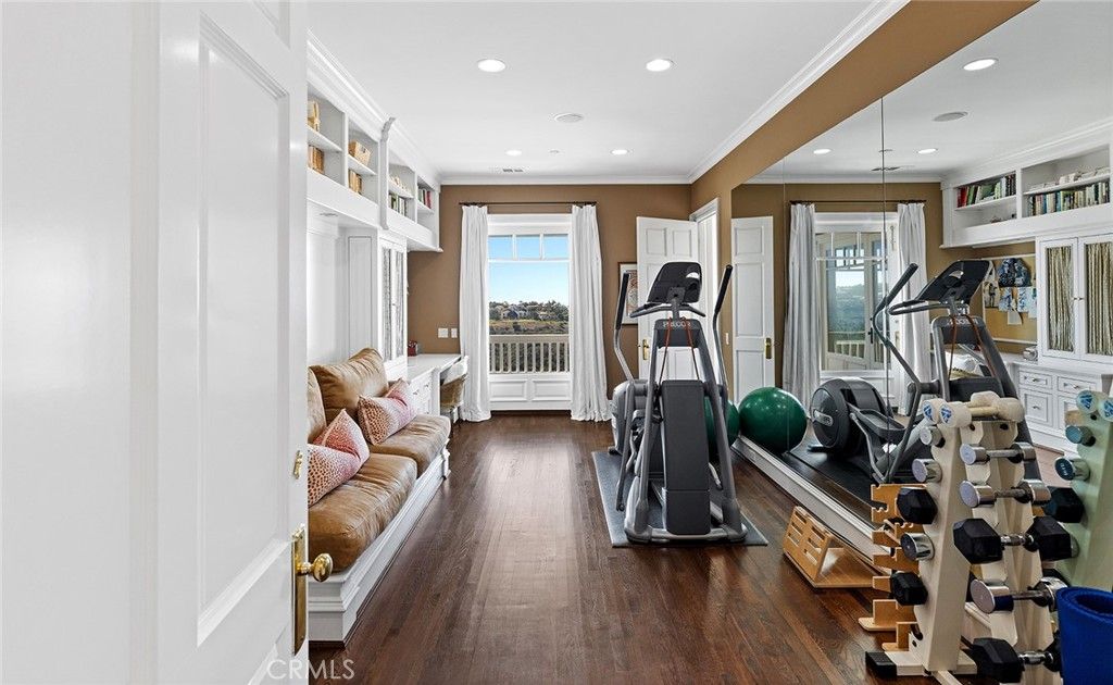 Fitness Equipment, Interior, Recessed Lighting, Wood Texture Flooring