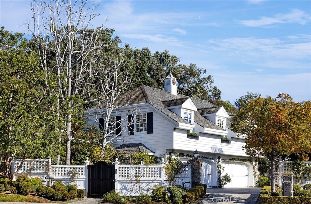 Attached, Exterior, Facade, Queen Anne Victorian