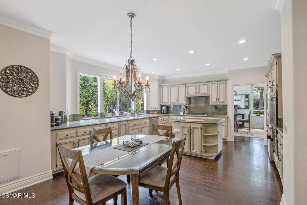 Chandelier, Dining room, Interior, Kitchen, Recessed Lighting, Wood Texture Flooring