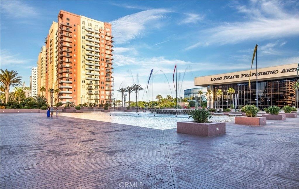 Exterior, Facade, Pool, Condo Building