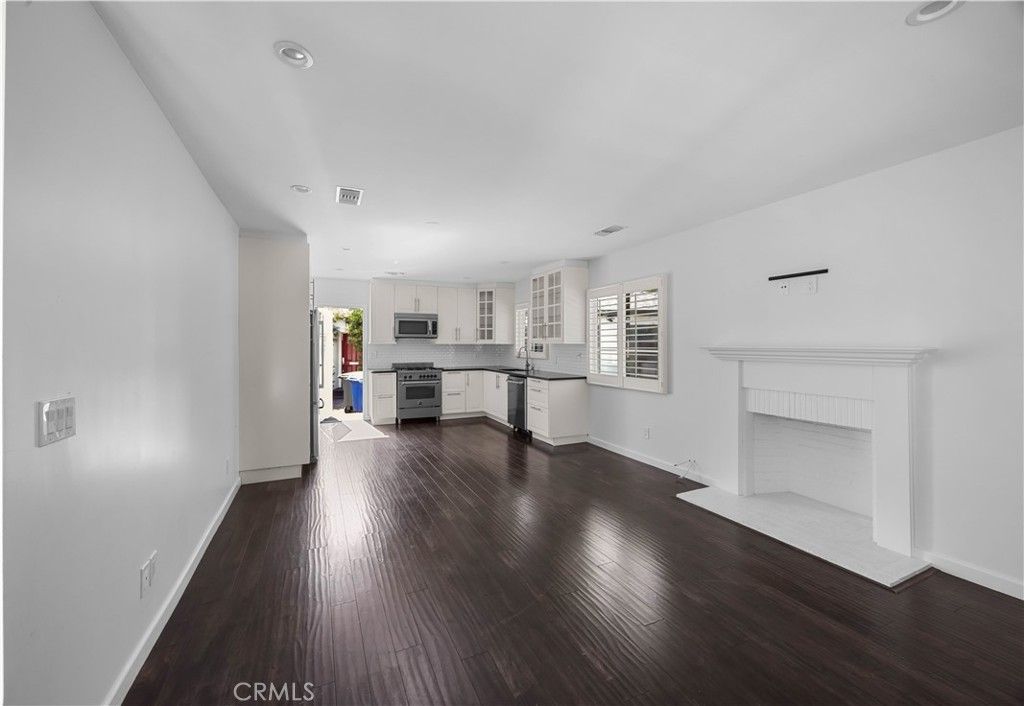Fireplace, Interior, Kitchen, Recessed Lighting, Wood Texture Flooring