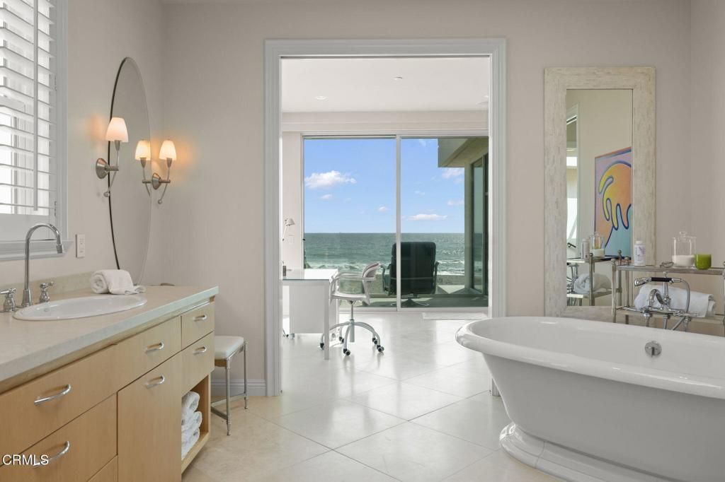 Bathroom, Dual Sink Vanities, Free Standing Baths, Interior, Water