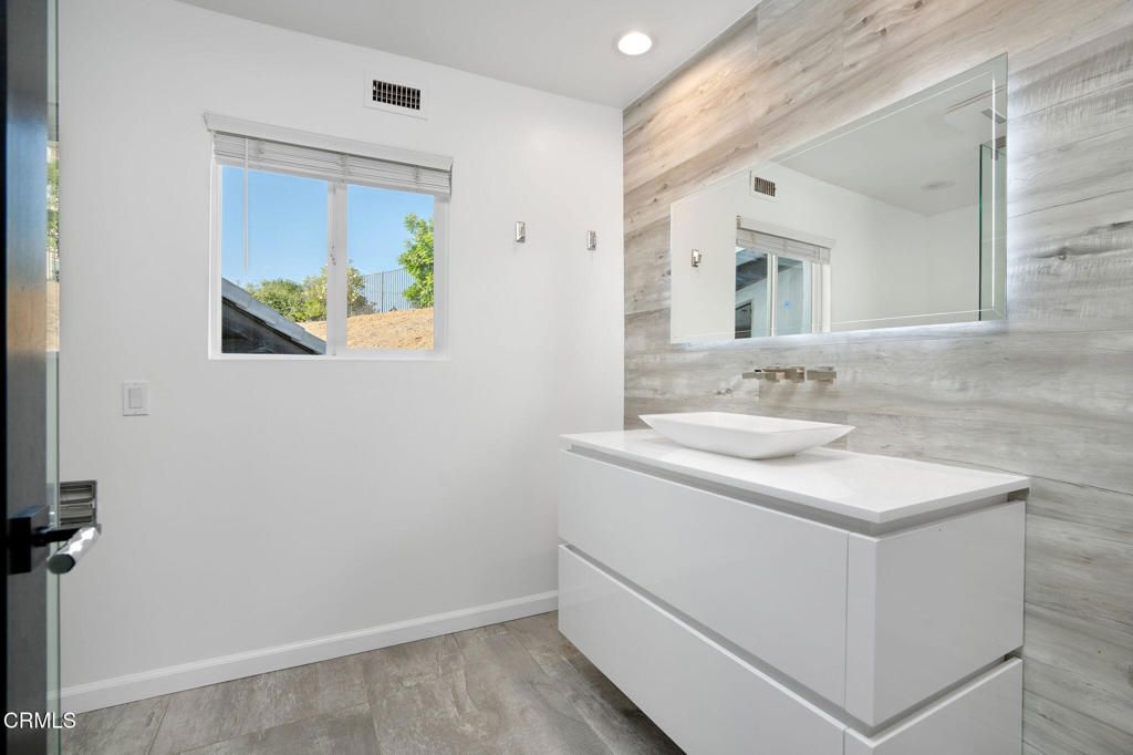 Bathroom, Interior, Recessed Lighting, Wood Texture Flooring