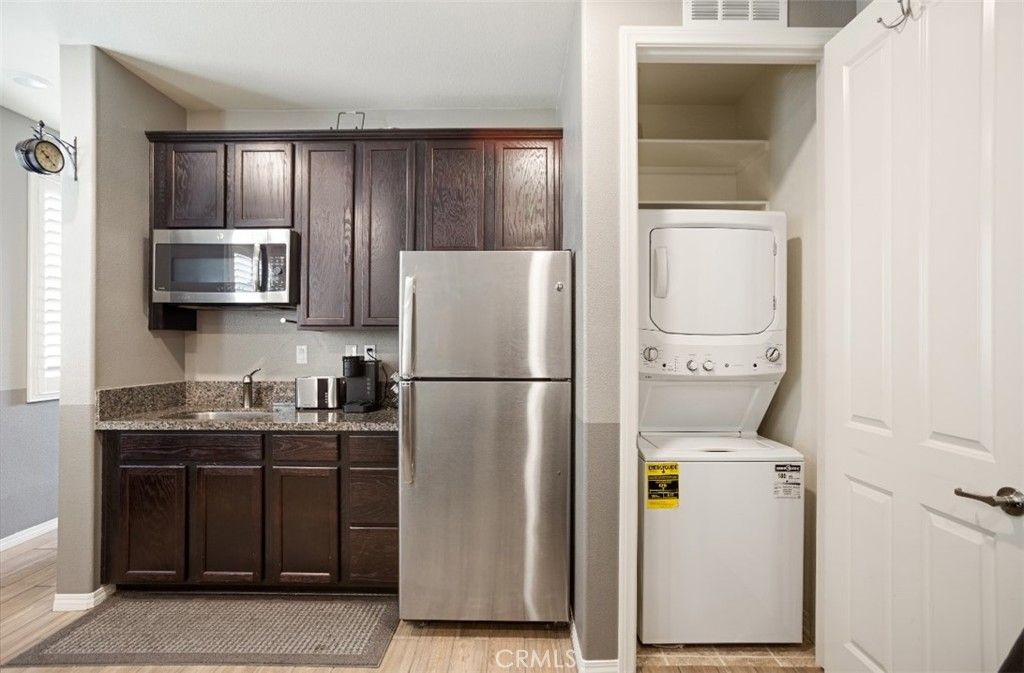 Interior, Kitchen, Utility Closets, Washer, Wood Texture Flooring