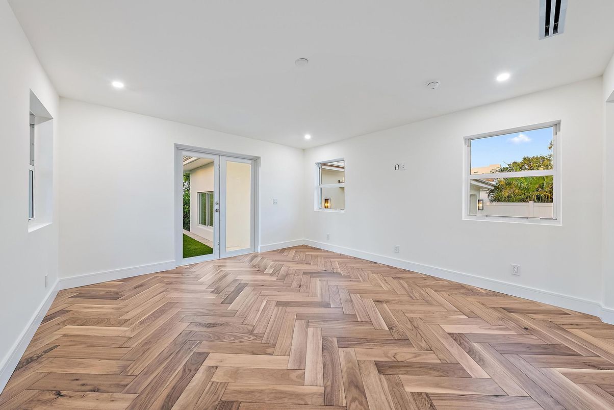 Empty room, Interior, Recessed Lighting, Wood Texture Flooring