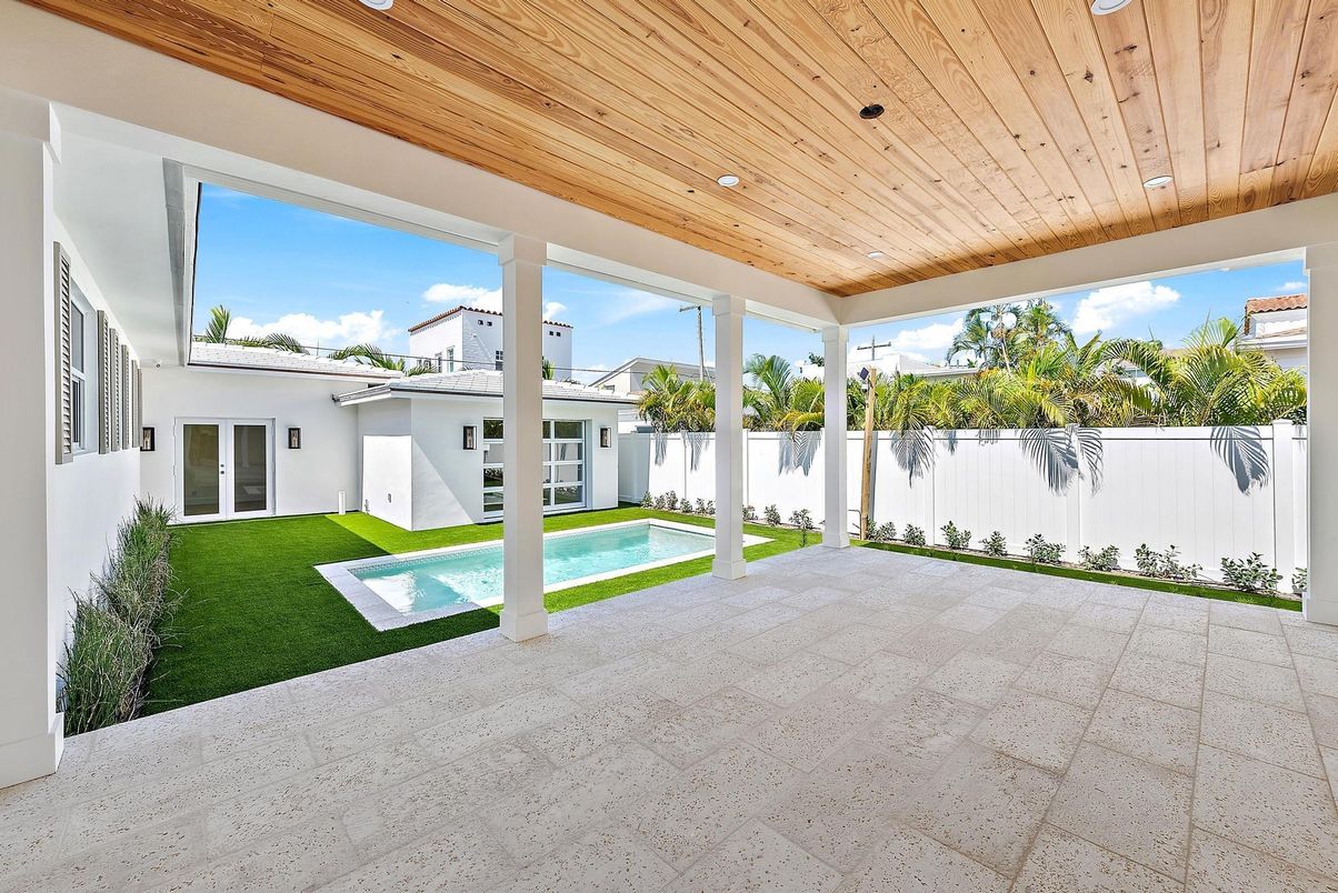 Exterior, Pool