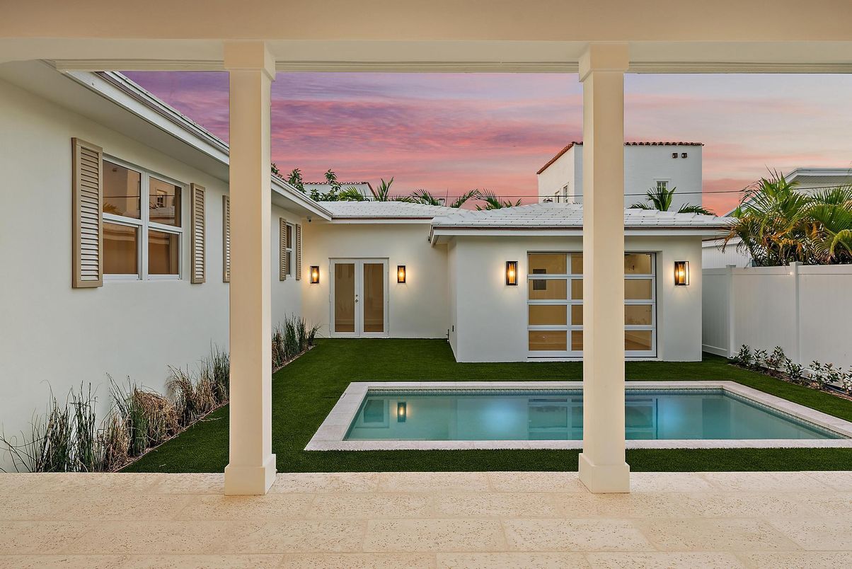 Exterior, Pool
