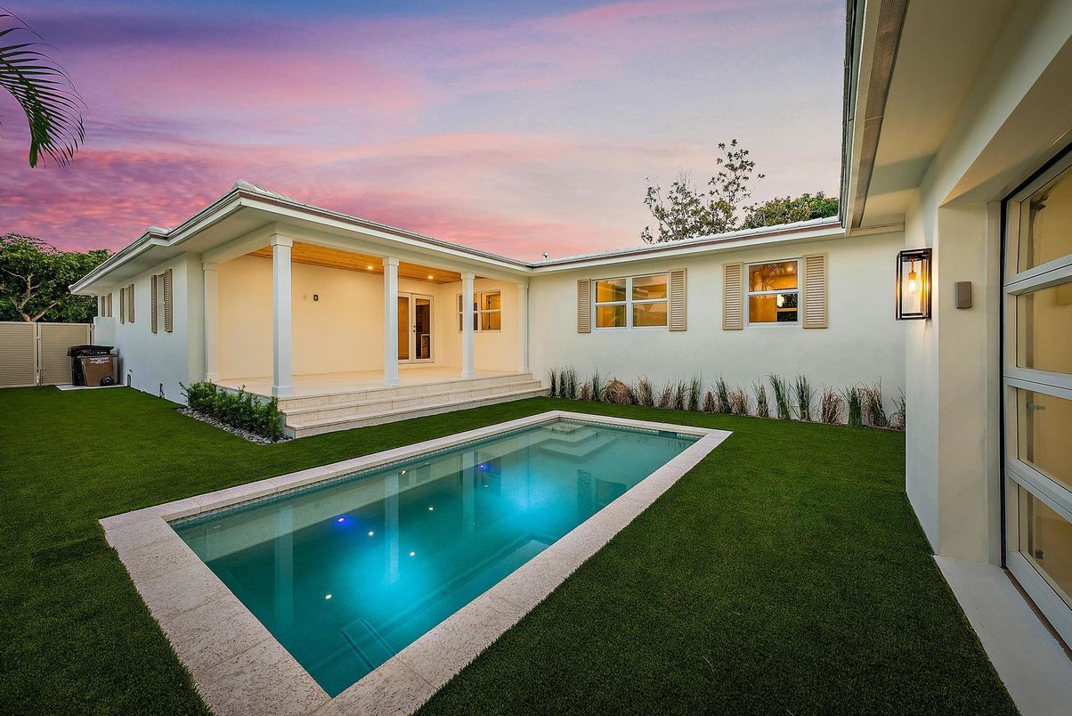 Exterior, Pool