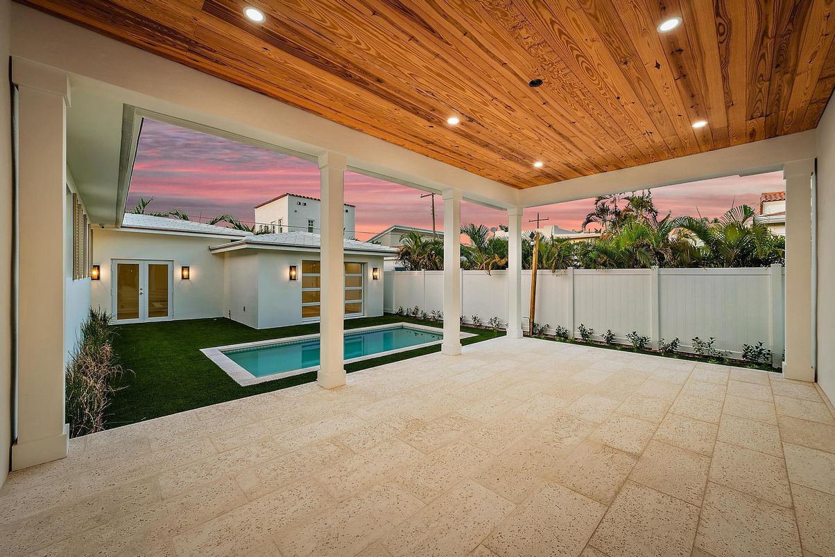 Exterior, Pool