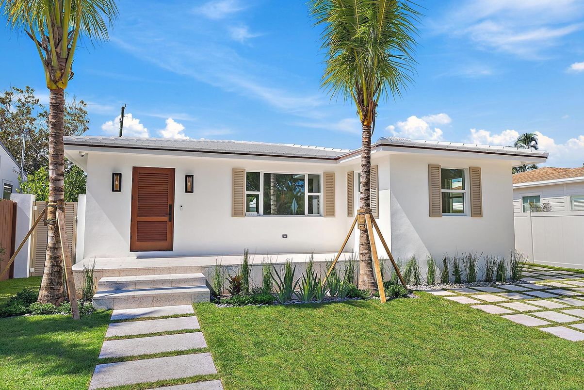 Exterior, Facade, Spanish Mediterranean