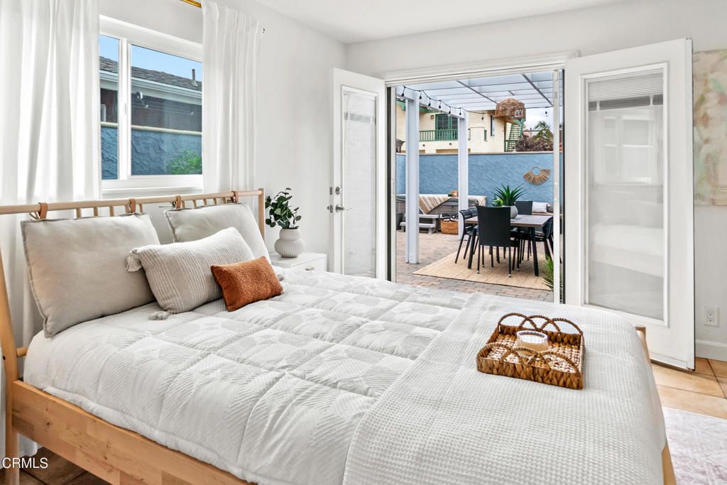 Bedroom, Dining room, Interior, Water