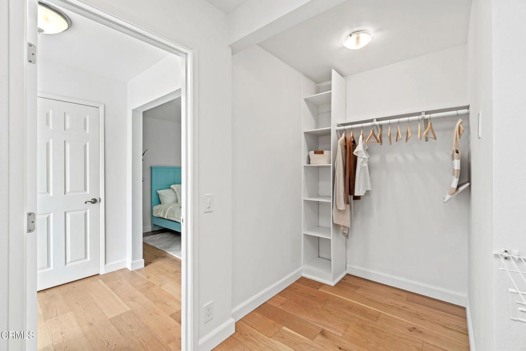 Interior, Walk-in Closets, Wood Texture Flooring