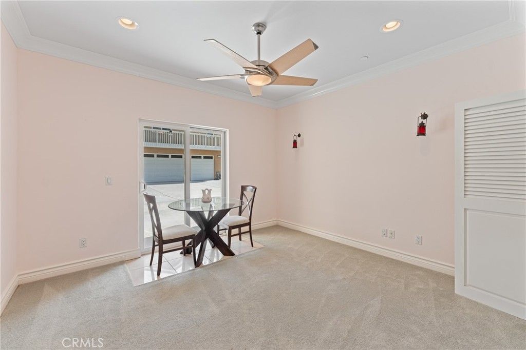 Dining room, Interior, Recessed Lighting