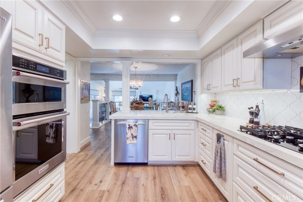 Chandelier, Dining room, Interior, Kitchen, Recessed Lighting, Stainless Steel Appliances, Wood Texture Flooring