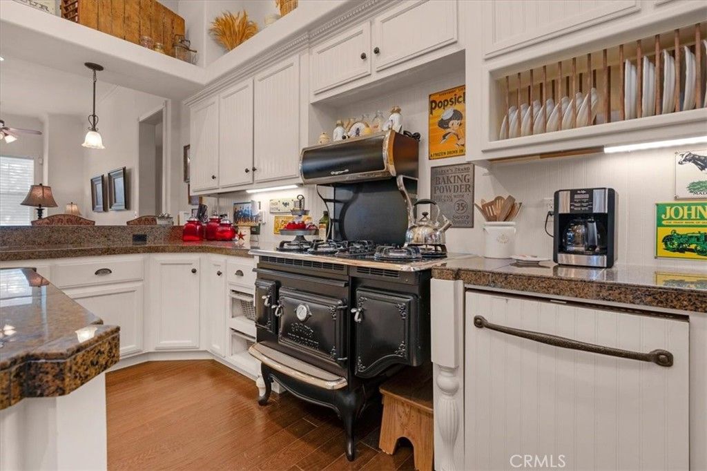 Interior, Kitchen, Pendant Lights, Wood Texture Flooring