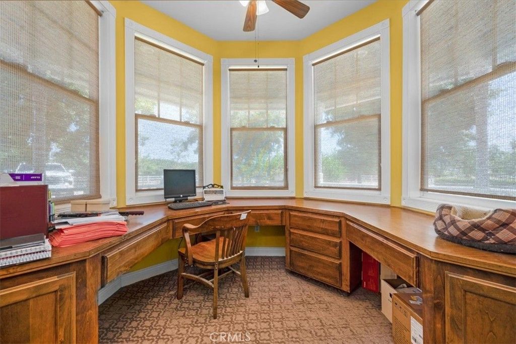 Home Office, Interior