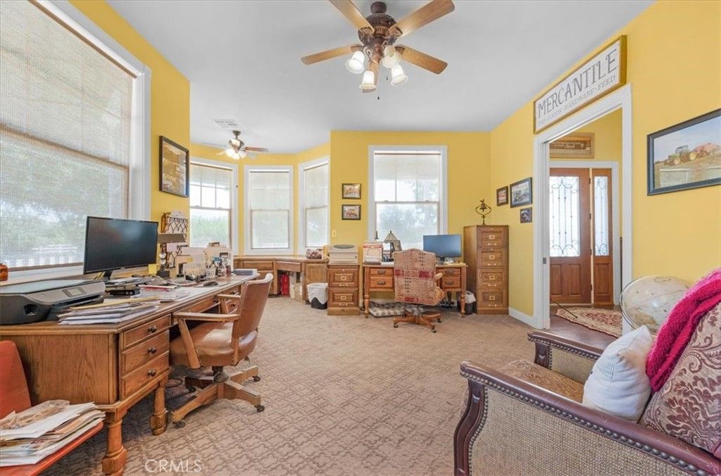 Home Office, Interior