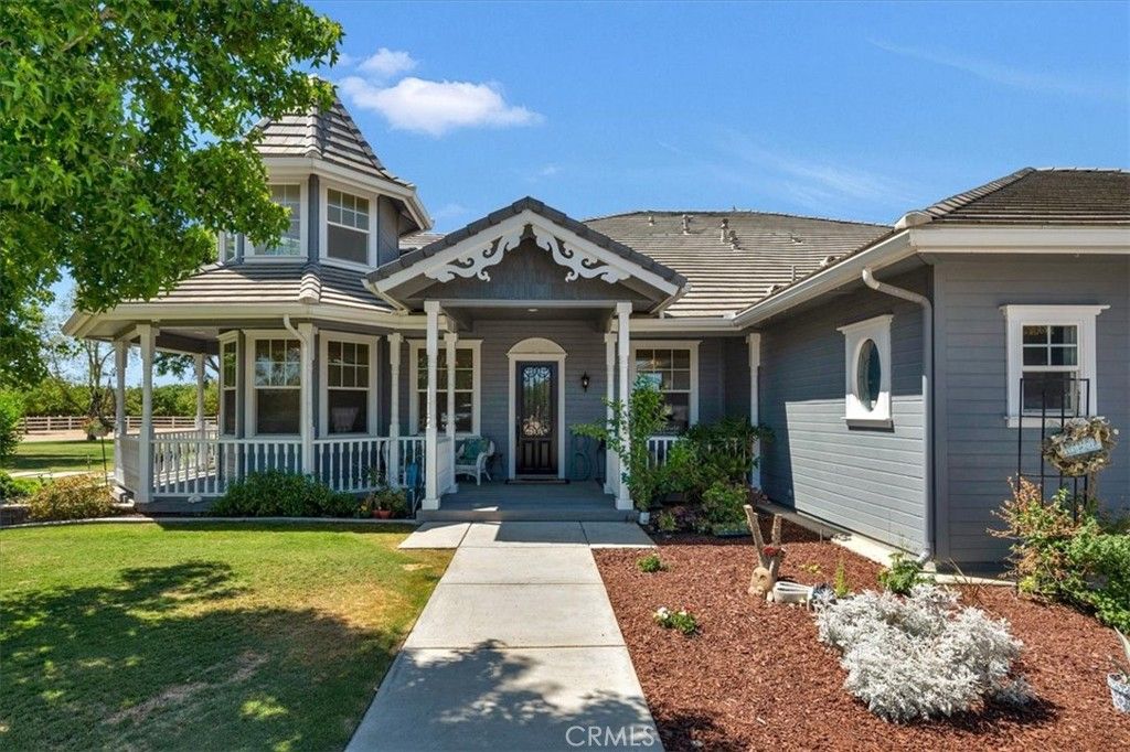 Exterior, Facade, Queen Anne Victorian