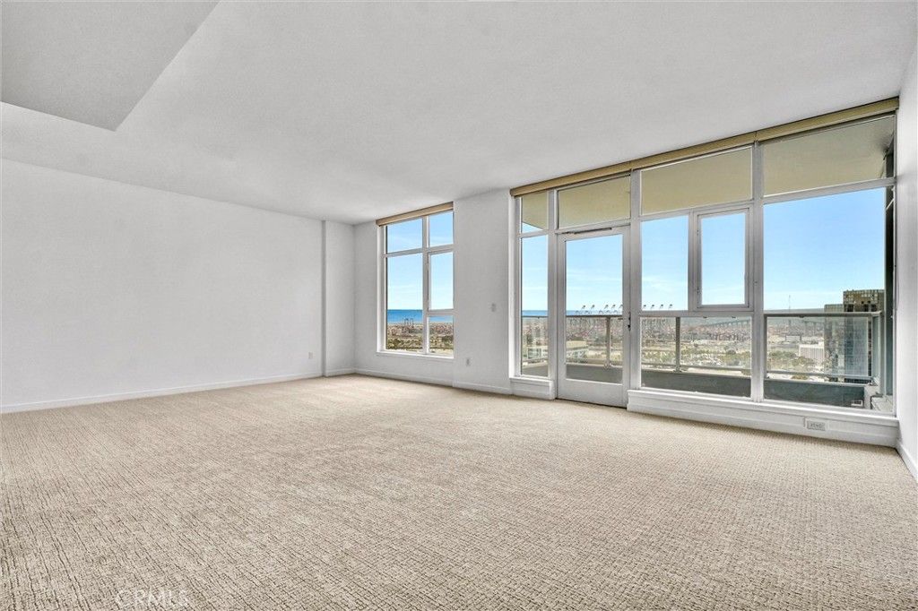 Empty room, Interior, Water